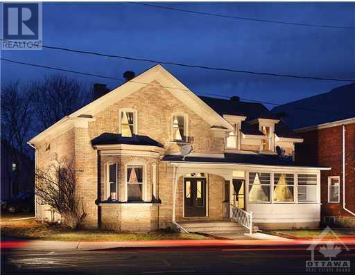 15 ELMSLEY ST N STREET, smiths falls, Ontario