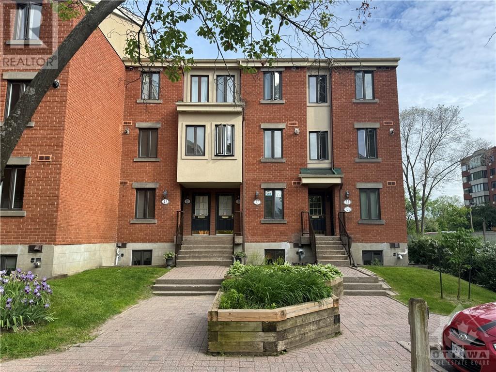 33 CRISPIN PRIVATE, ottawa, Ontario