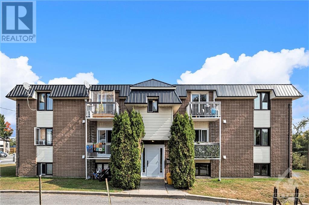 875 LAURIER STREET UNIT#2, rockland, Ontario