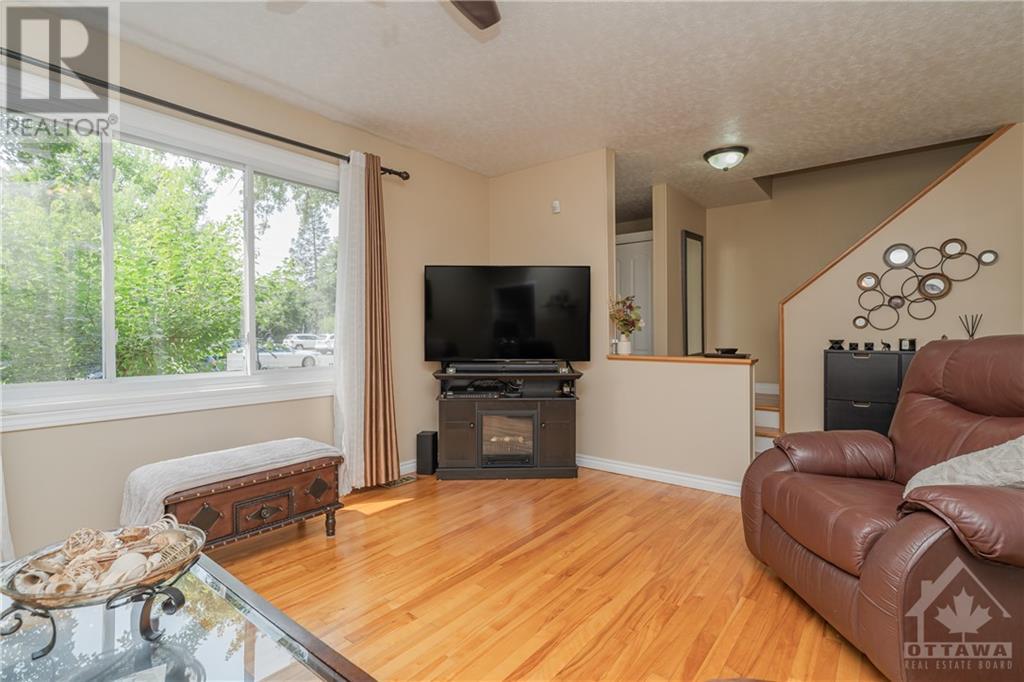 859 Borthwick Avenue, Ottawa, Ontario  K1K 2M7 - Photo 4 - 1408536