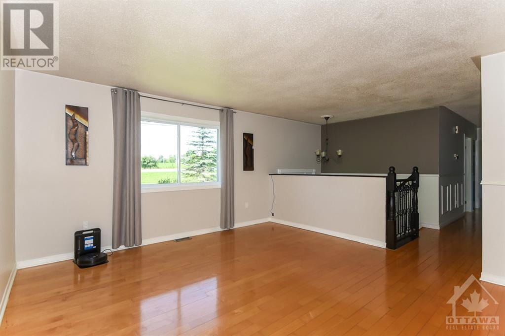 421 South Gower Drive, Kemptville, Ontario  K0G 1J0 - Photo 2 - 1410024