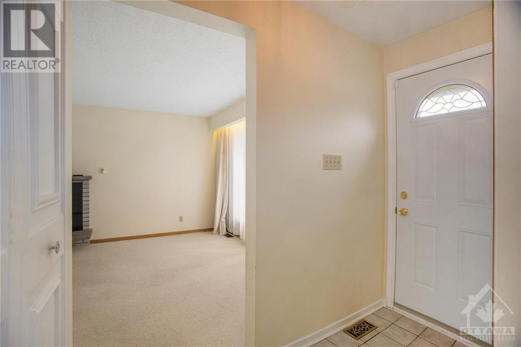 1056 Harkness Avenue, Ottawa, Ontario  K1V 6P1 - Photo 2 - 1409870