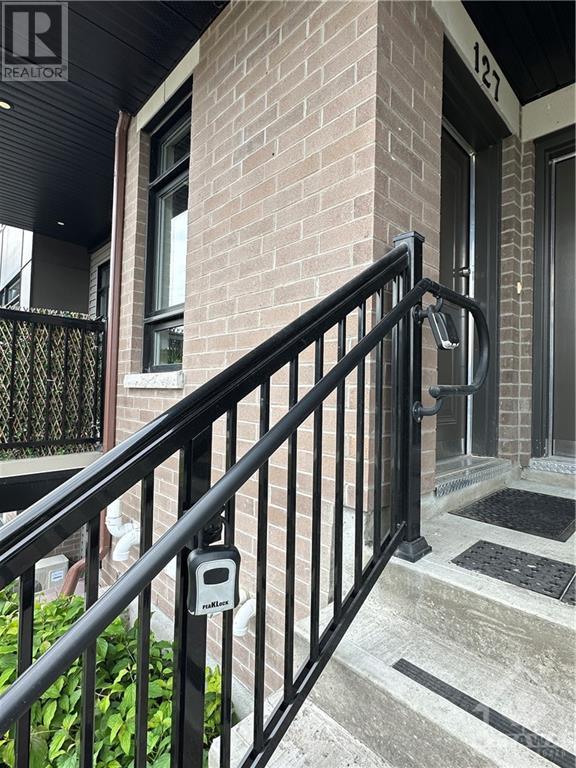 127 Fairweather Street, Ottawa, Ontario  K1T 3W6 - Photo 2 - 1410473